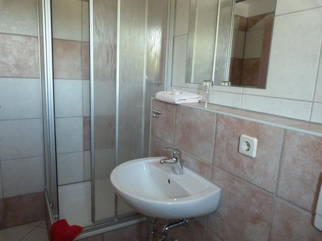 Waldhaus Colditz Garni Rum bild
